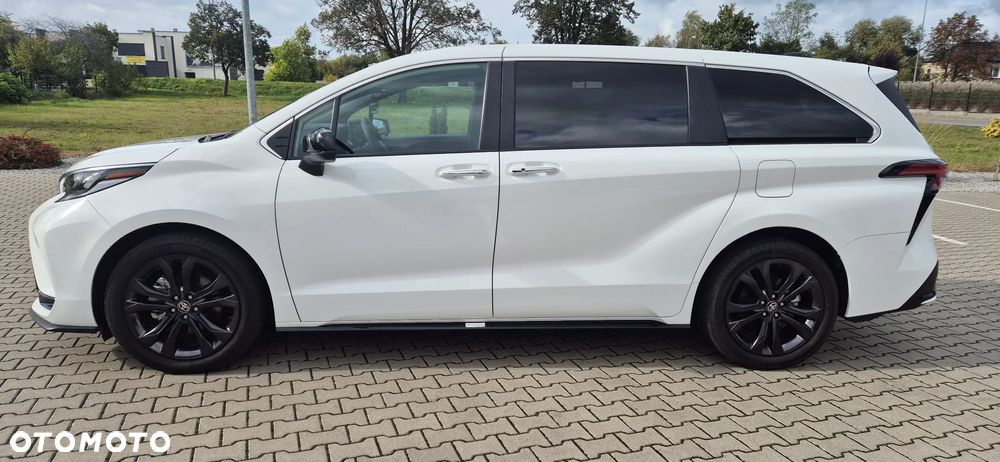 Toyota Sienna - 4