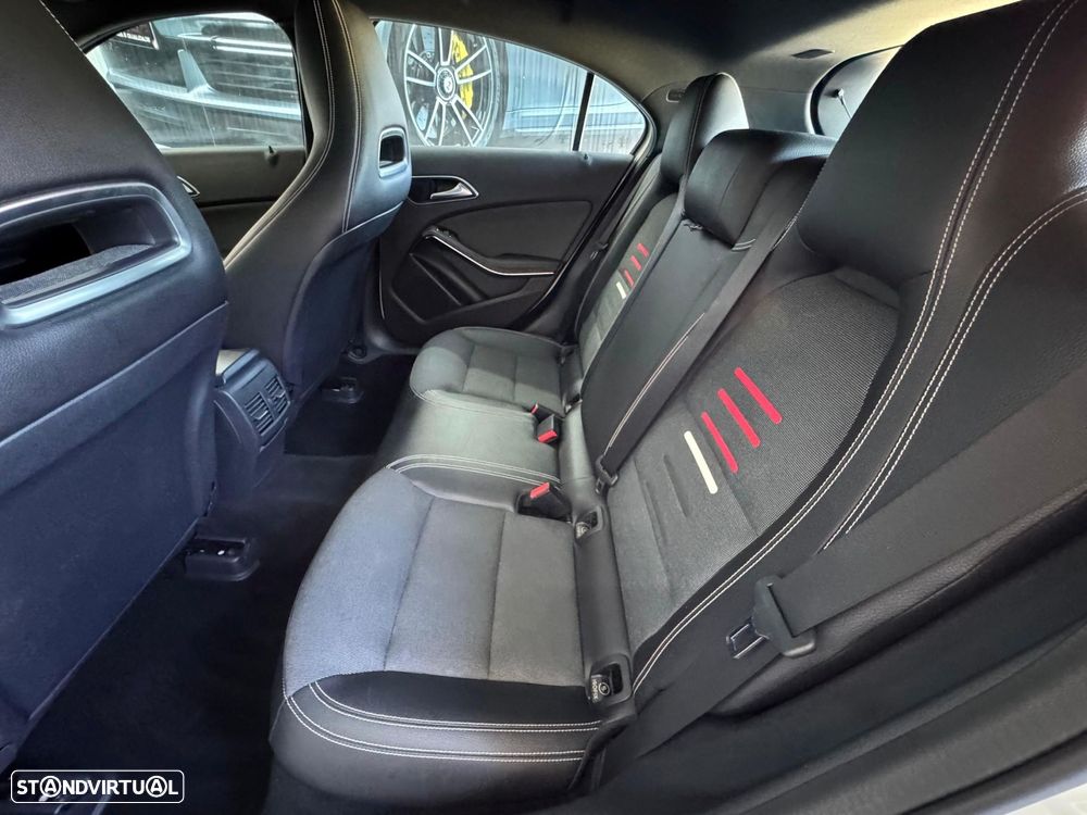 Mercedes-Benz A 180 d AMG Line - 17