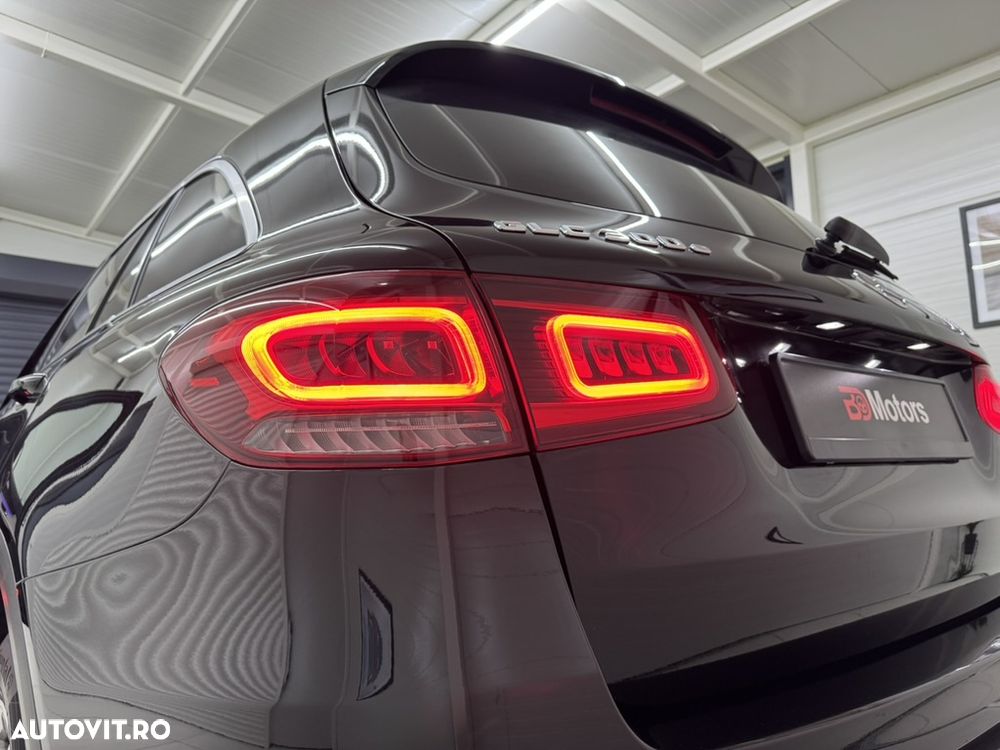 Mercedes-Benz GLC 300 e 4Matic 9G-TRONIC AMG Line - 33