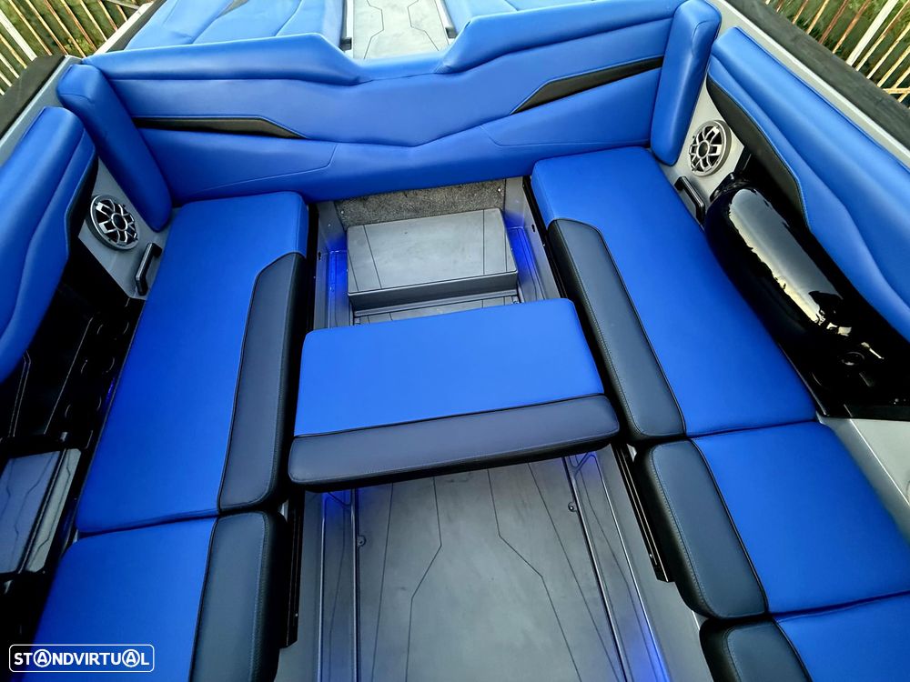 Malibu Axis Wake Research T 250 - 12