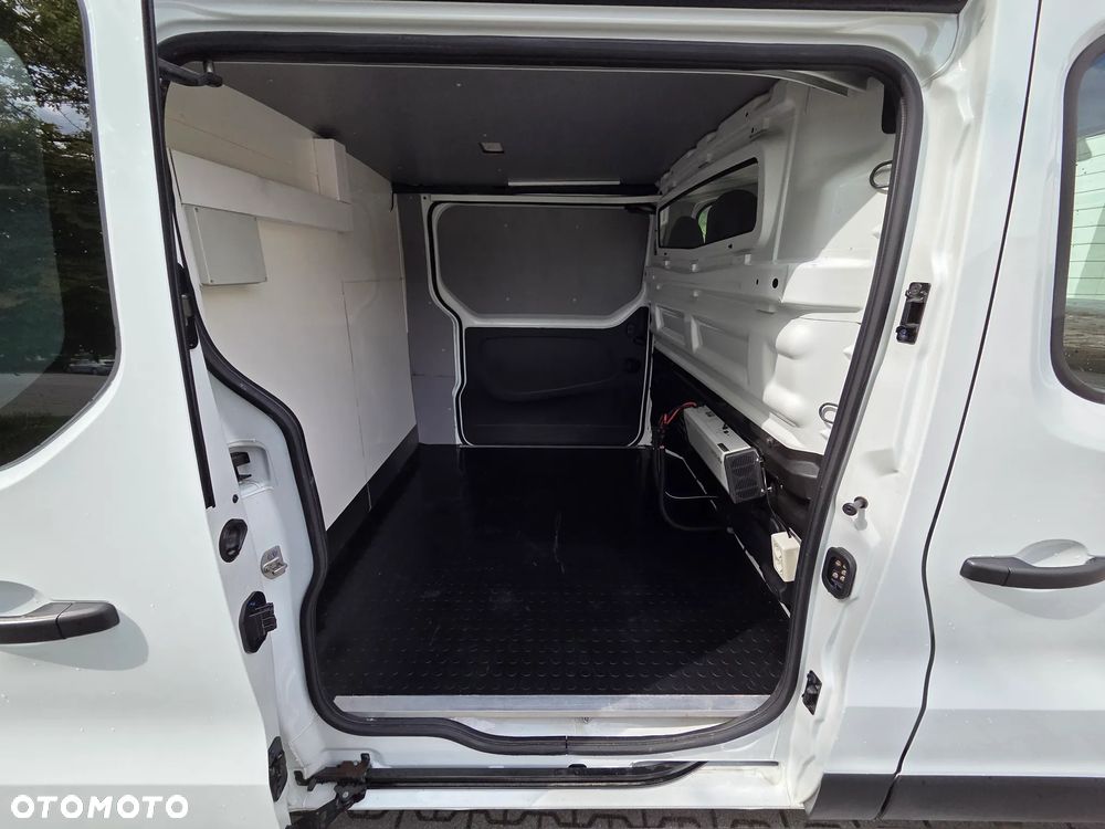 Renault Trafic - 18