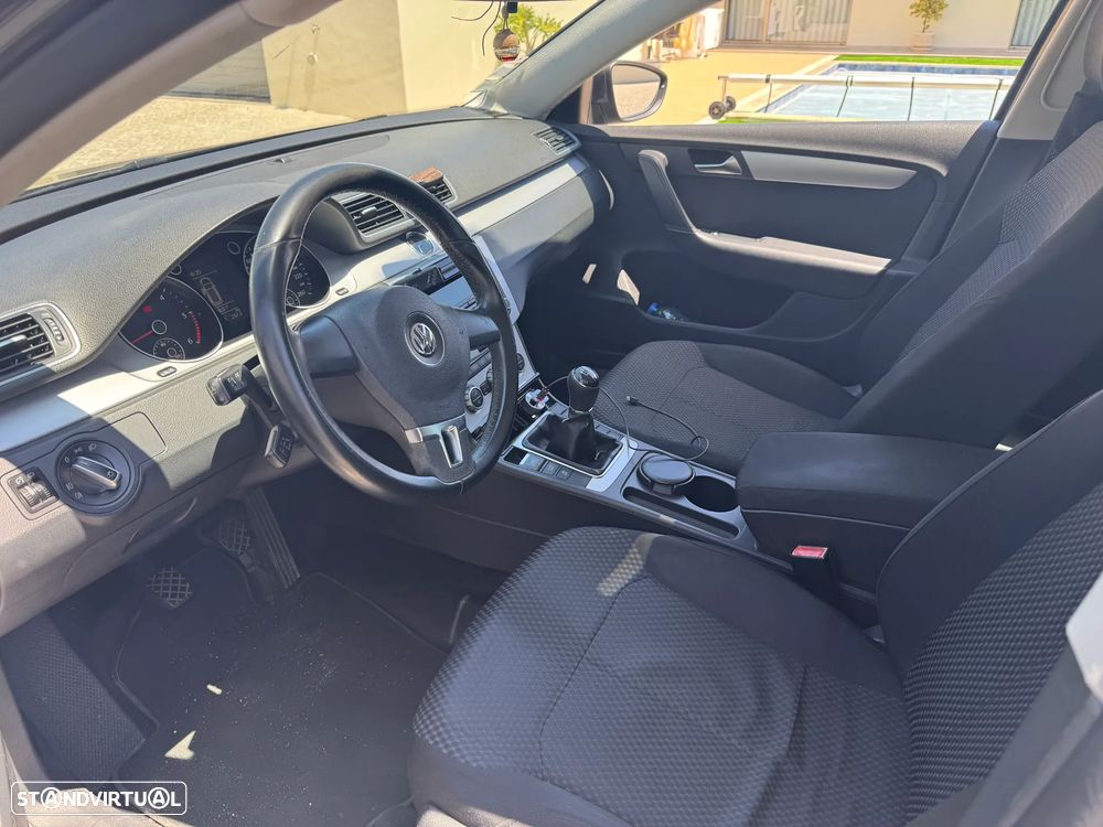 VW Passat Variant 1.6 TDI DPF BlueMotion - 4