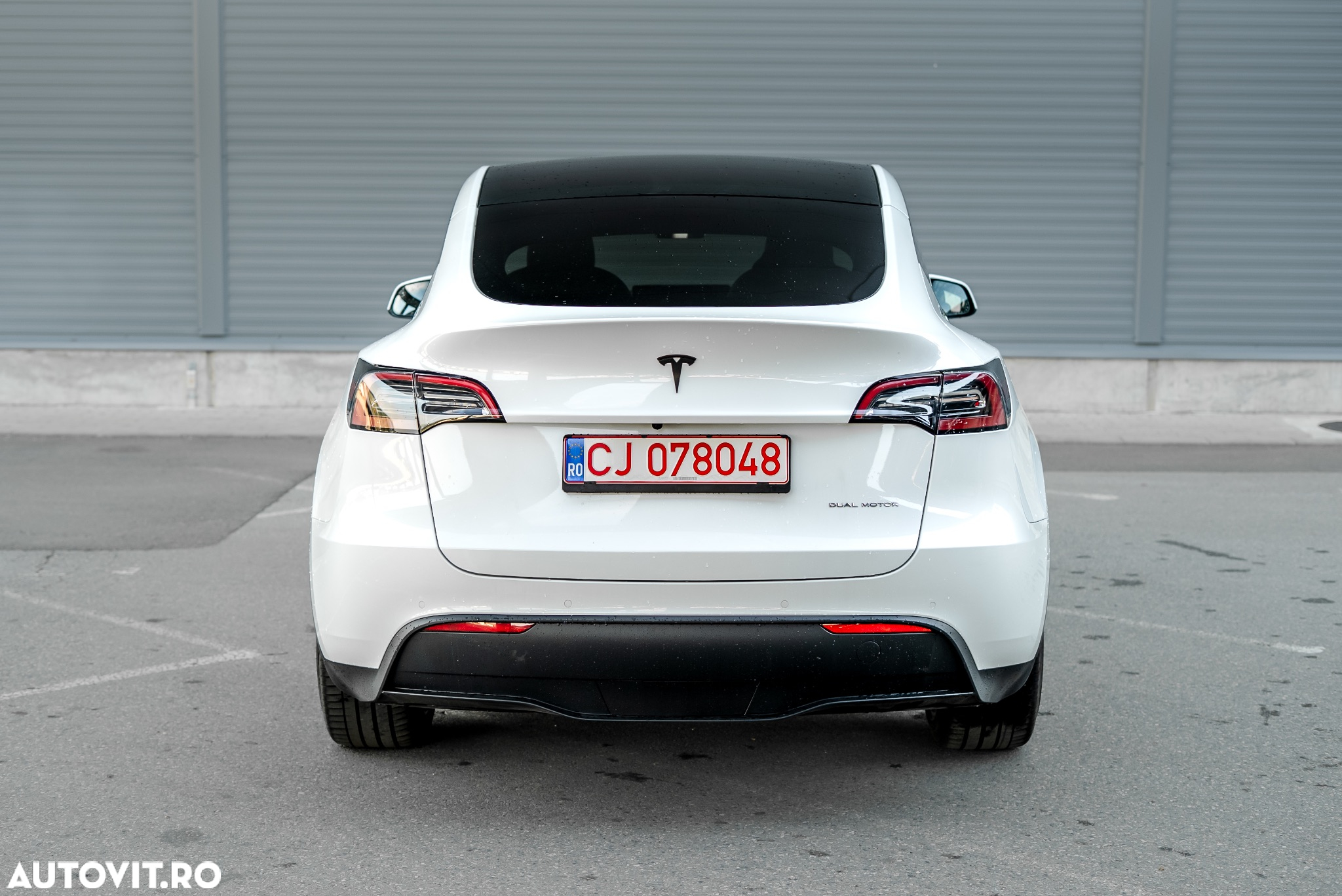 Tesla Model Y Long Range Dual Motor AWD - 14