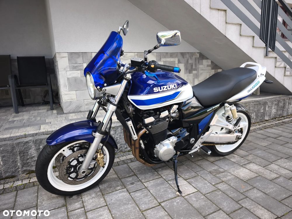 Suzuki GSX - 4