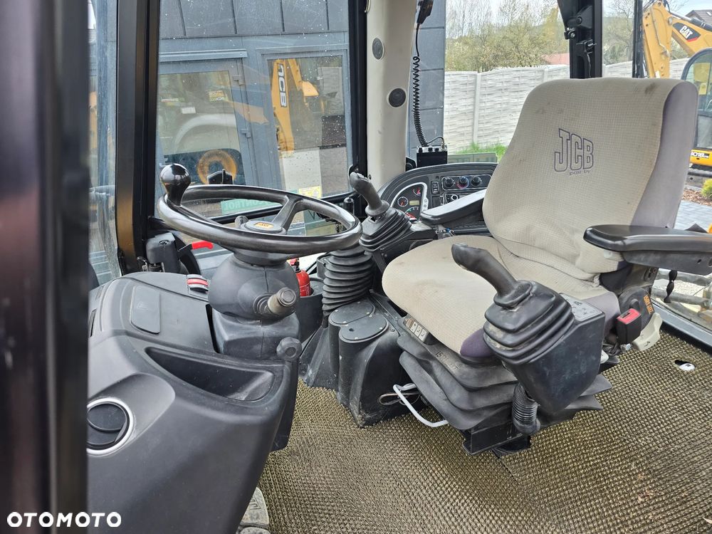 JCB - 3