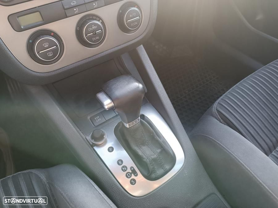 VW Golf 2.0 TDi Confortline DSG - 8