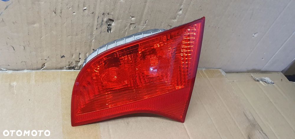 Lampa prawy tył tylna prawa w klapę Audi A4 B7 Kombi 8E9945094 - 2