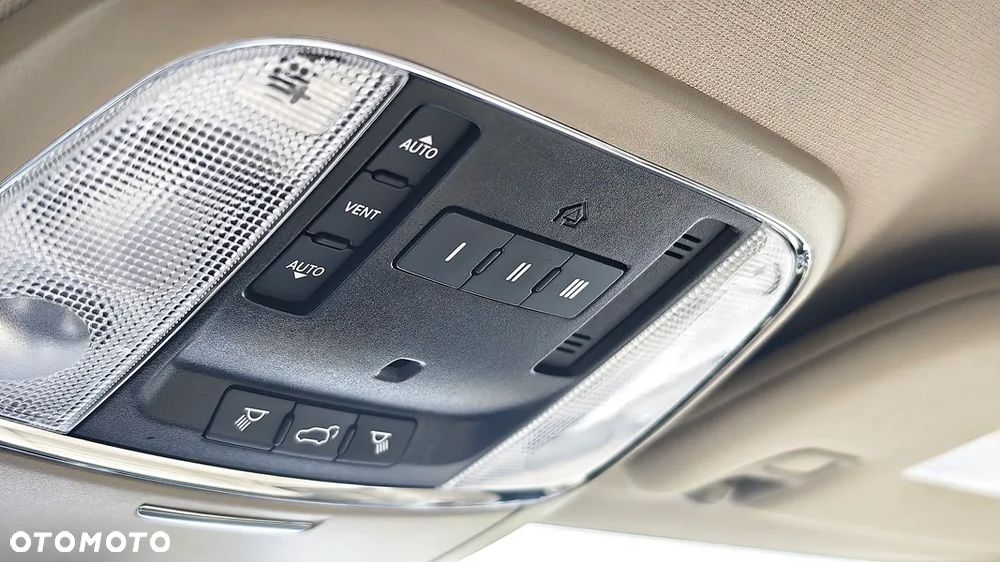 Jeep Grand Cherokee - 28