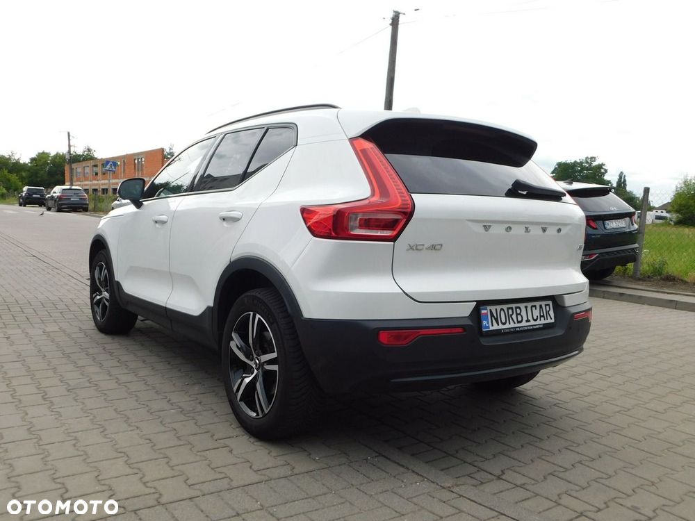 Volvo XC 40 B3 B DKG Plus Black Edition - 17