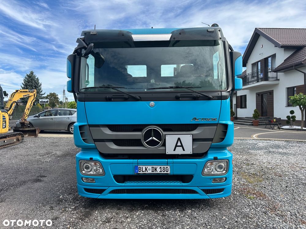 Mercedes-Benz - 8