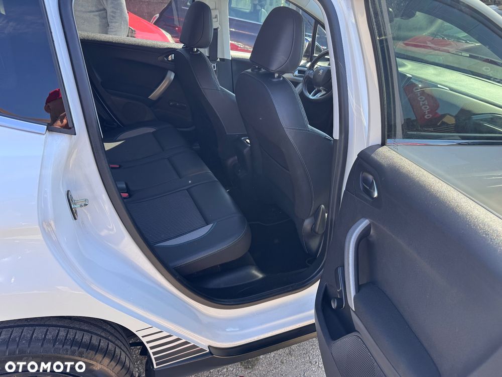 Peugeot 2008 1.2 Pure Tech Allure S&S - 9