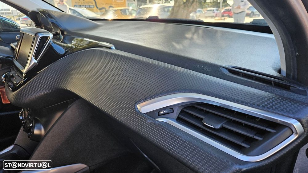 Peugeot 2008 1.2 PureTech Style - 33