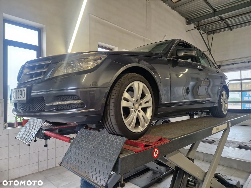 Mercedes-Benz Klasa C 250 CDI 4Matic 7G-TRONIC Avantgarde Edition - 26