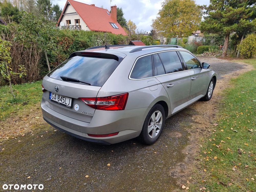 Skoda Superb 2016 photo 5