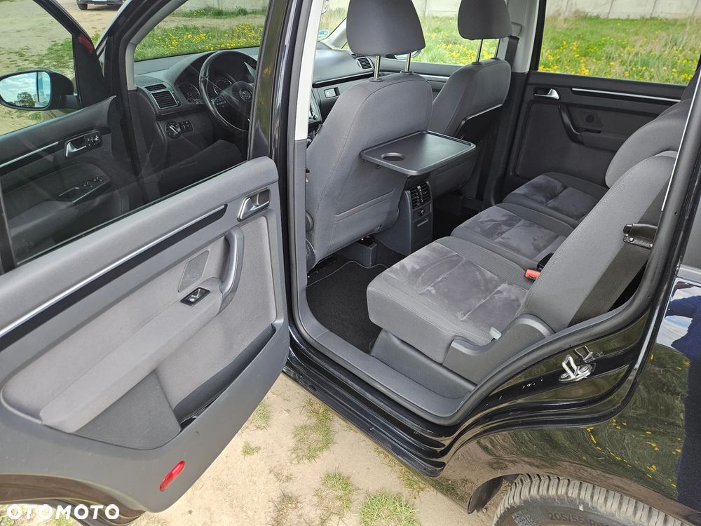 Volkswagen Touran 2.0 TDI DPF BlueMotion Technology Highline - 13