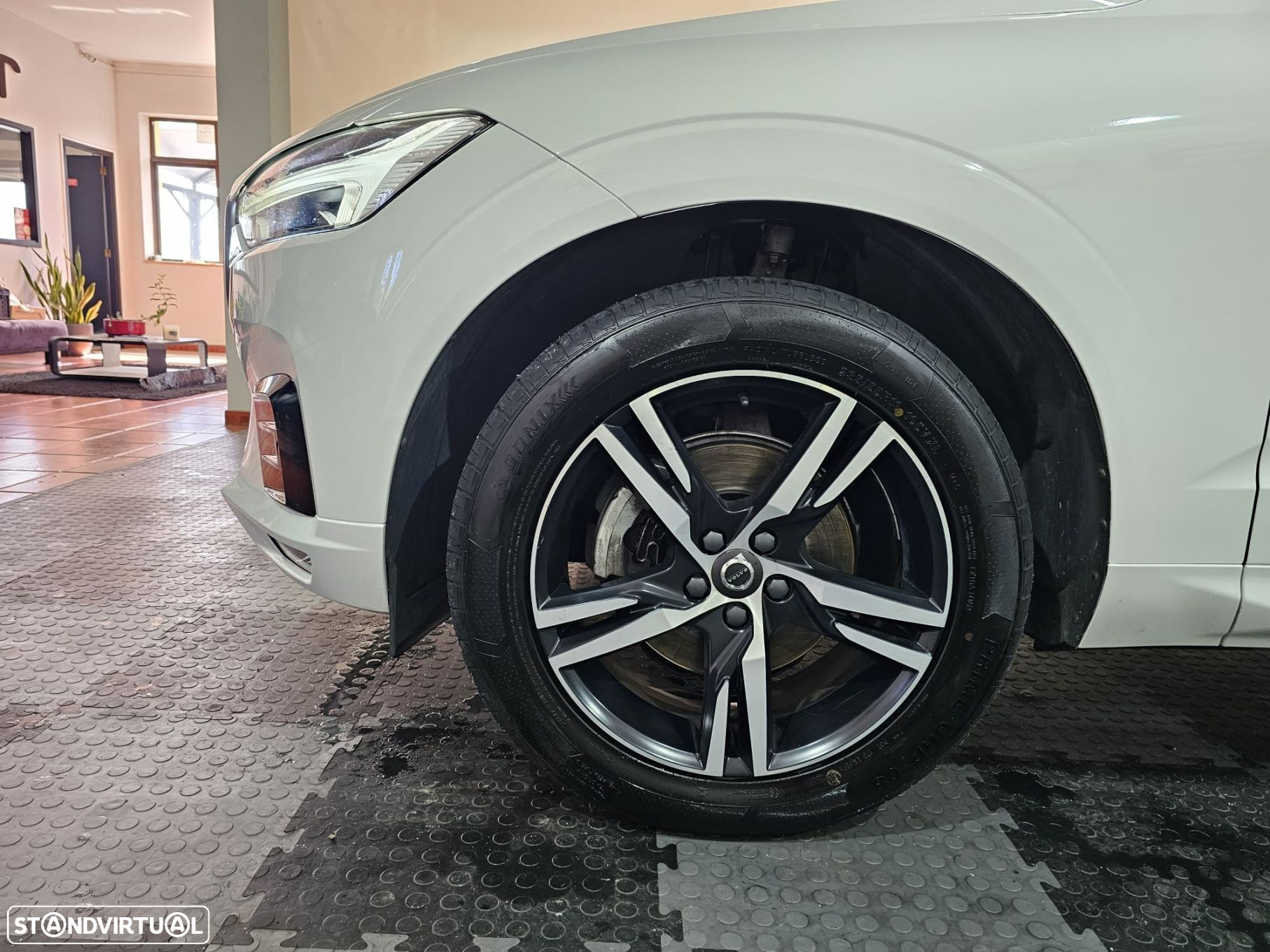Volvo XC 60 2.0 D4 R-Design Geartronic - 29