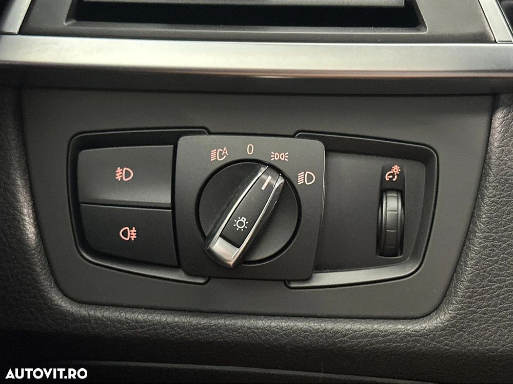 BMW Seria 3 318i Touring Aut. - 15