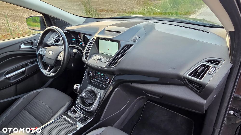 Ford Kuga 1.5 EcoBoost 2x4 Titanium - 25