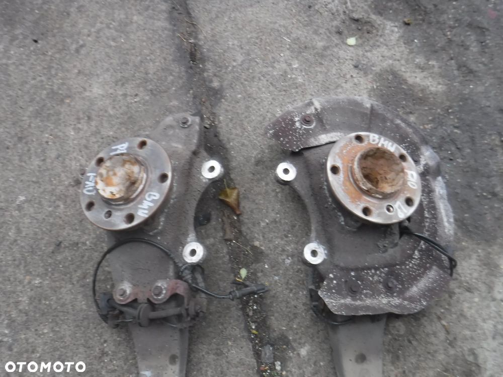 BMW F10 F11  zwrotnica przod 2.0 d lewa prawa - 2