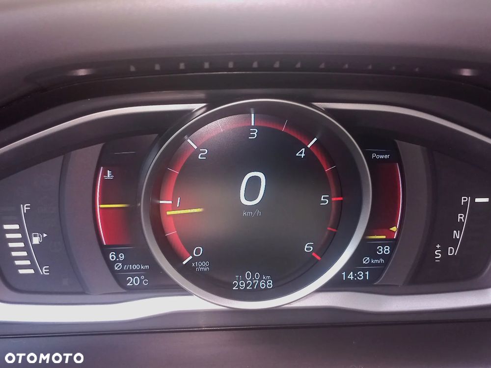 Volvo XC 60 D3 Drive-E Momentum - 25