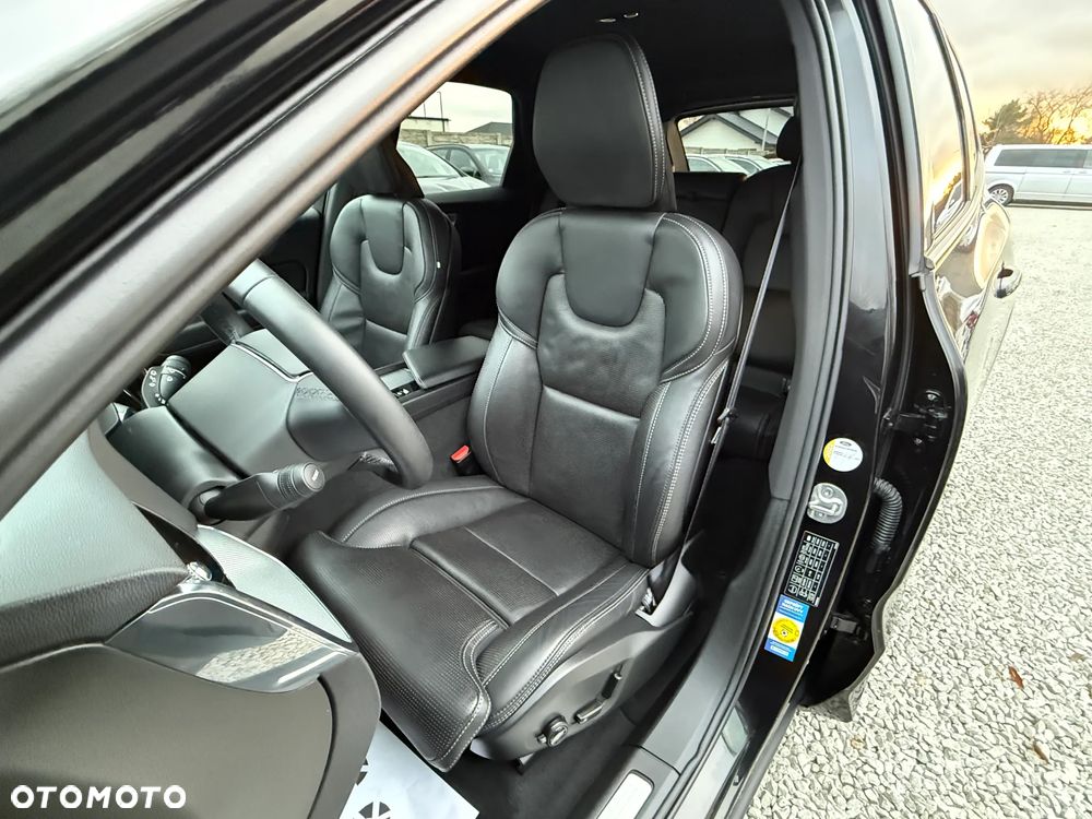 Volvo XC 60 B4 D AWD Ultimate Dark - 26
