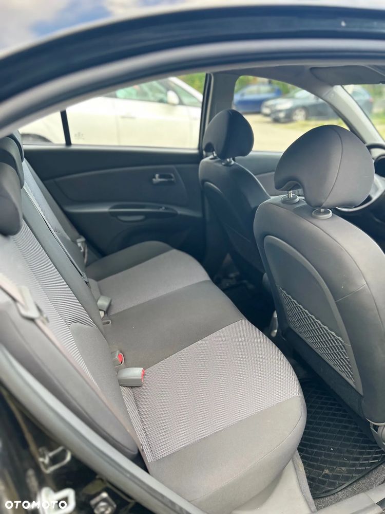 Kia Rio - 9