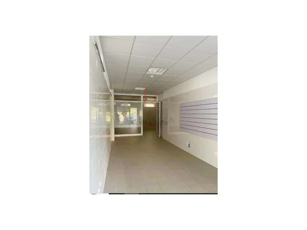 Loja com saída de fumos em Corroios - Grande imagem: 2/5