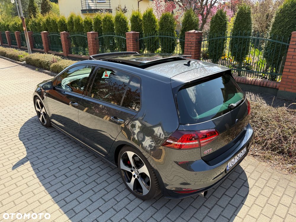 Volkswagen Golf - 27