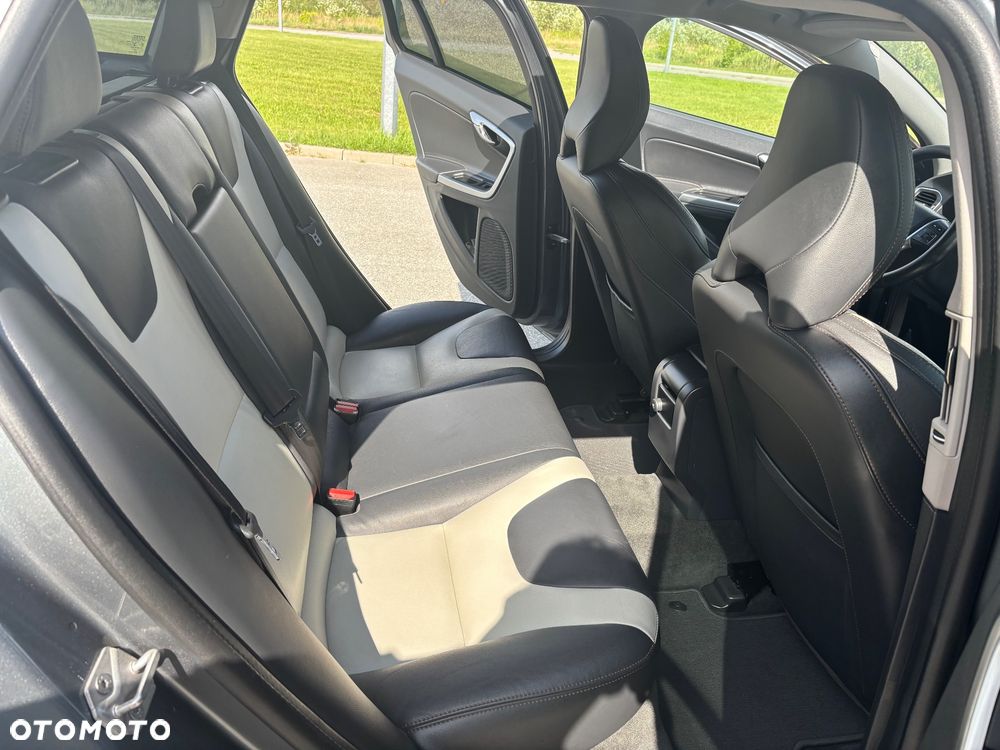 Volvo V60 Cross Country D3 Drive-E Kinetic - 11