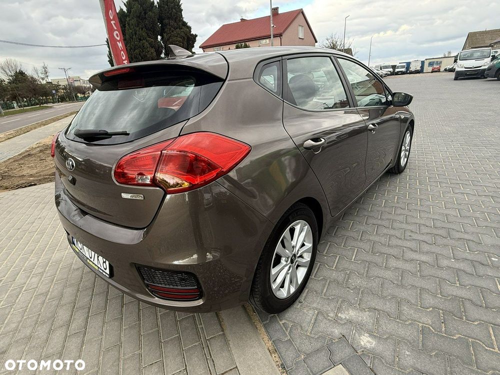 Kia Ceed - 4