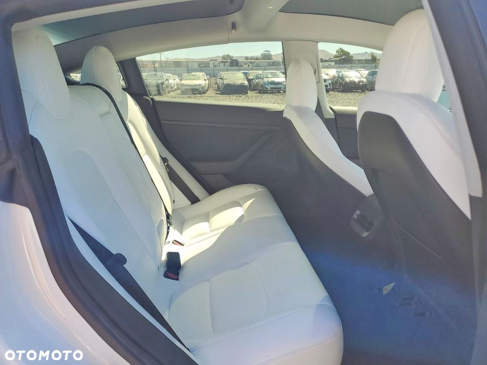 Tesla Model 3 Long Range AWD - 9
