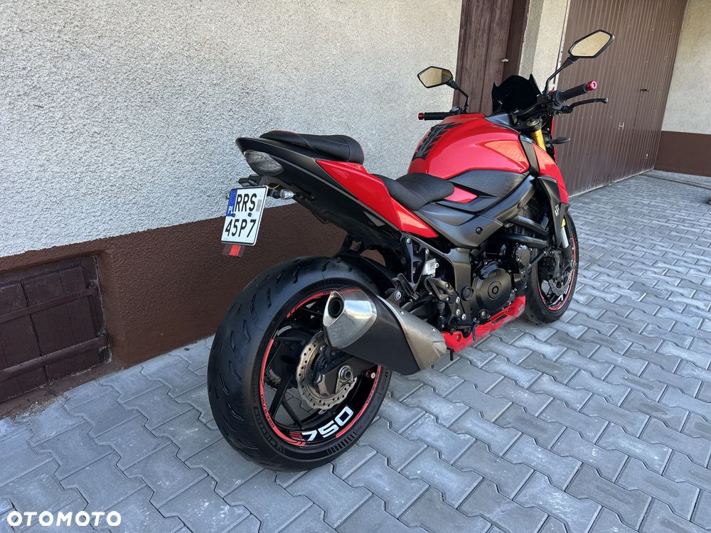 Suzuki GSX - 21