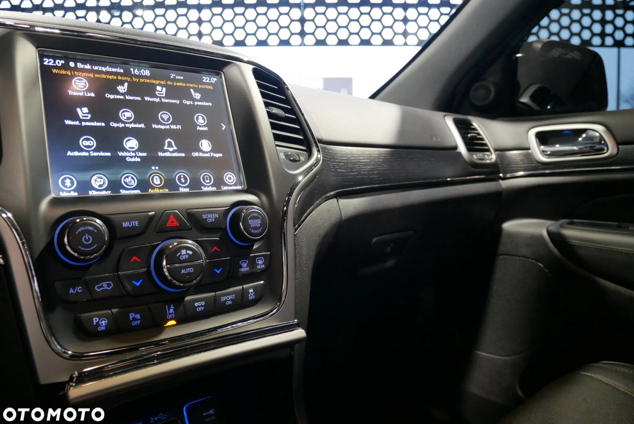 Jeep Grand Cherokee - 24