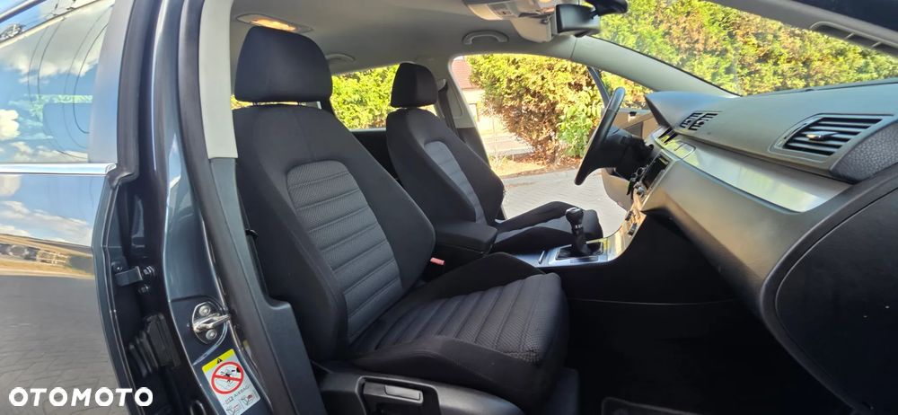 Volkswagen Passat 2.0 TDI Highline - 35