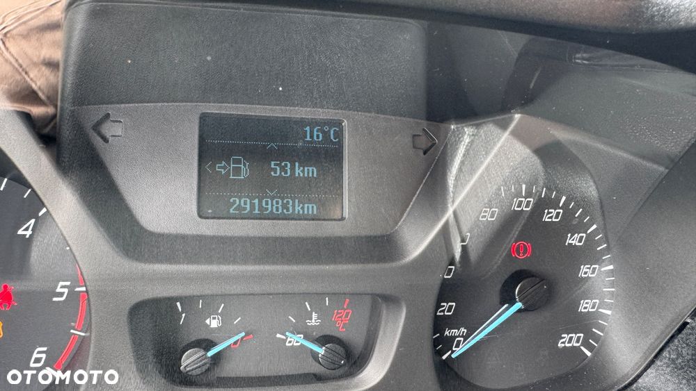 Ford Tourneo Custom - 21