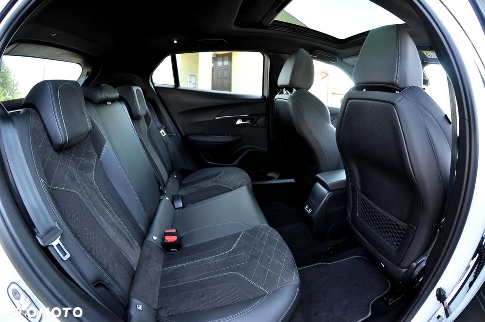 Peugeot 2008 PureTech 130 EAT8 GT - 25