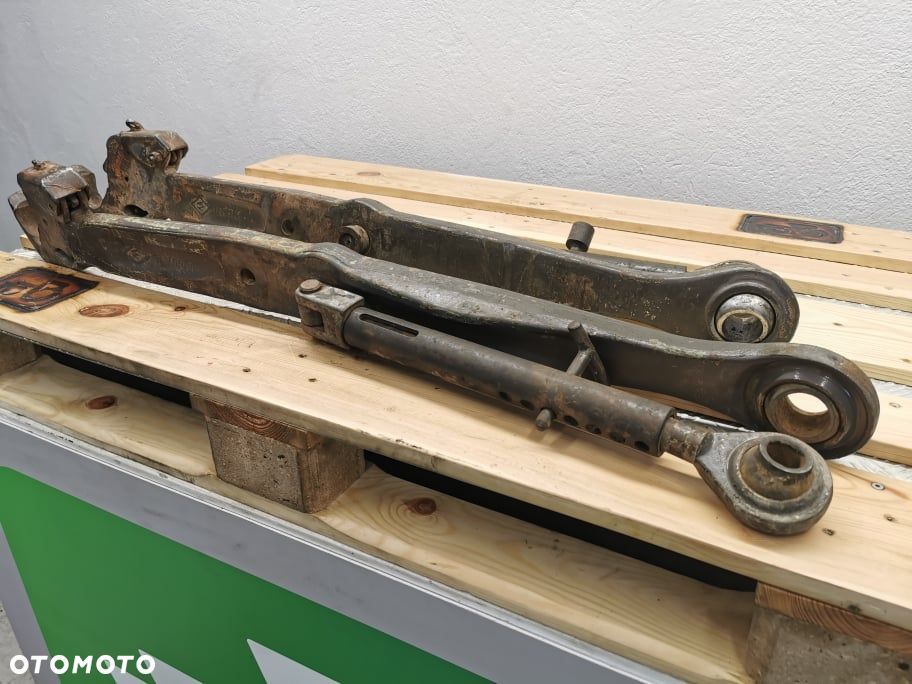 Haki podnośnika Massey Ferguson 3080 {Prawe dolne} - 1