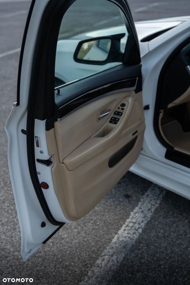 BMW Seria 5 535i xDrive Sport-Aut - 25