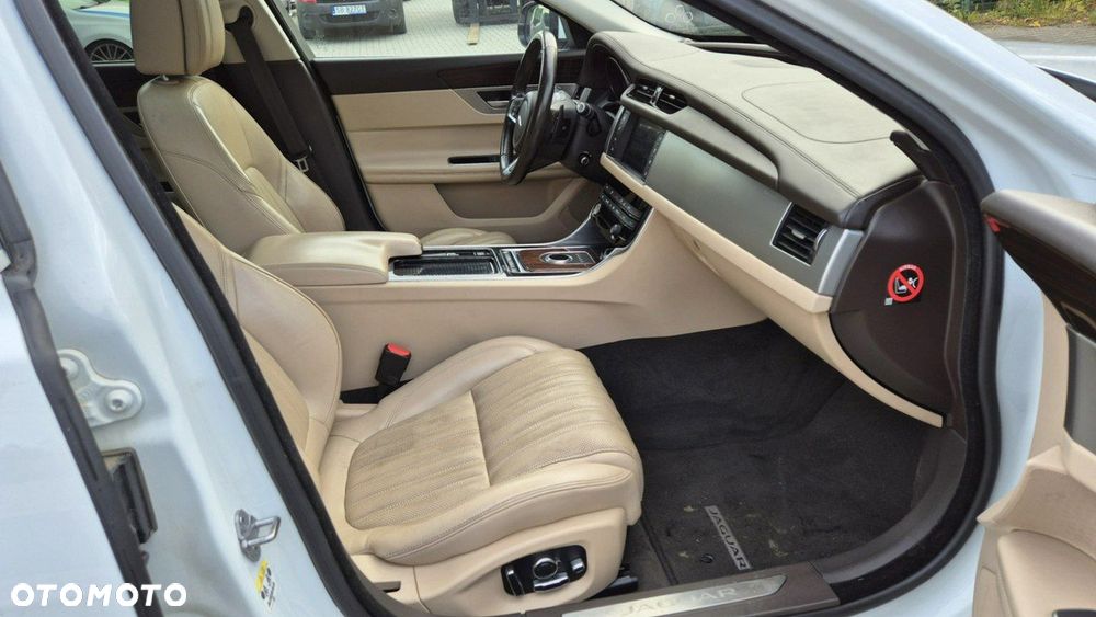 Jaguar XF 20d Sportbrake Prestige - 17