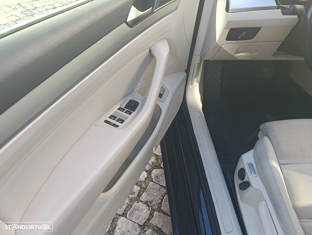 VW Passat 2.0 TDI Highline DSG - 6