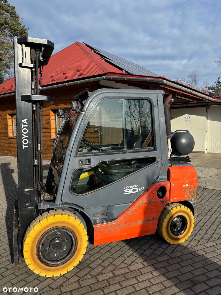 Toyota 8FGF30  Tonero 3t Tony LPG BENZYNA triplex - 1