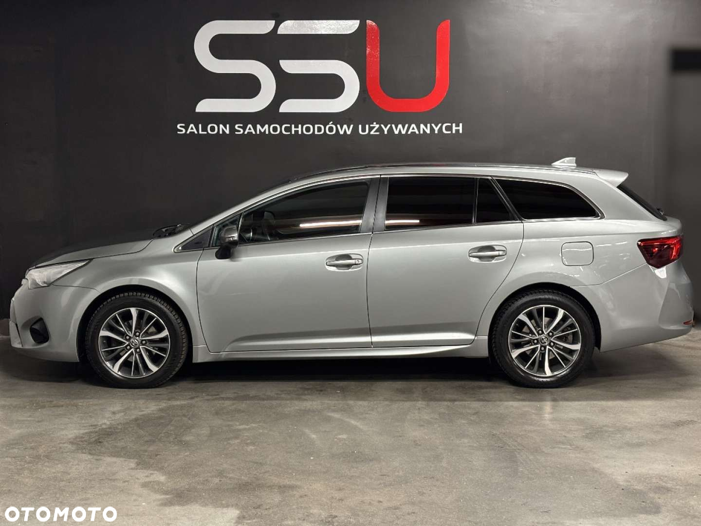 Toyota Avensis 1.8 Premium - 16