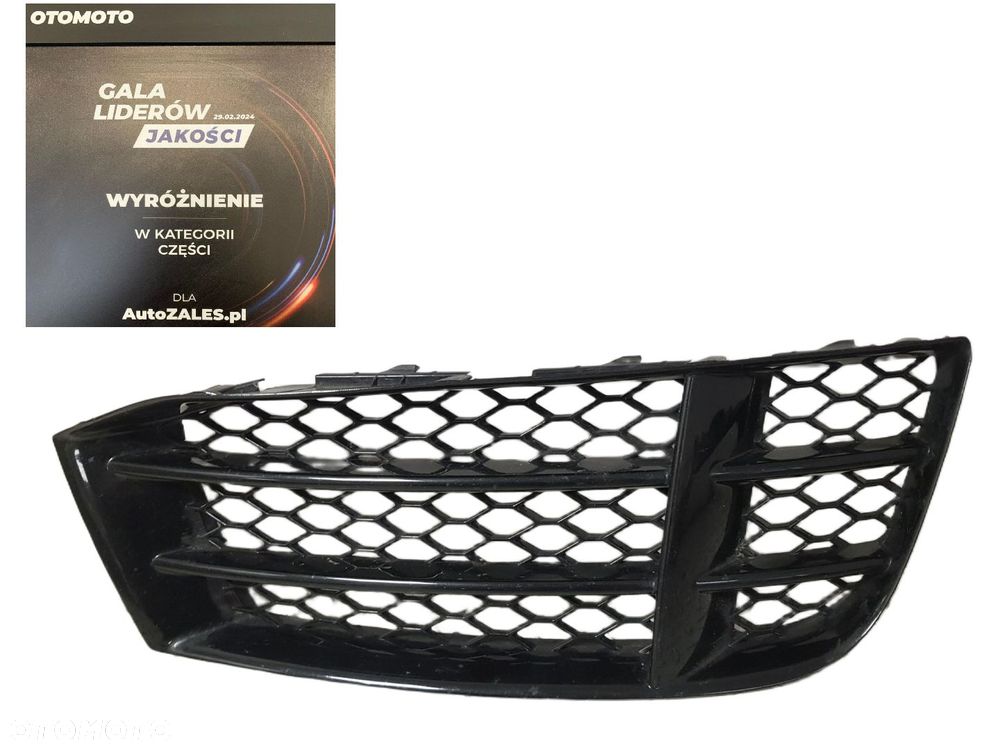 ORYGINALNA KRATKA ZDERZAKA PRAWA PRZEDNIA AUDI RS5 8T0  8T 10-16 8T0807682F NIE CHINA!