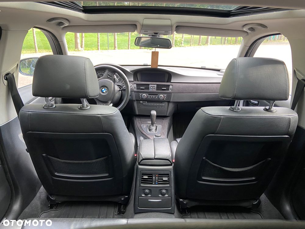 BMW Seria 3 325d DPF Touring - 13