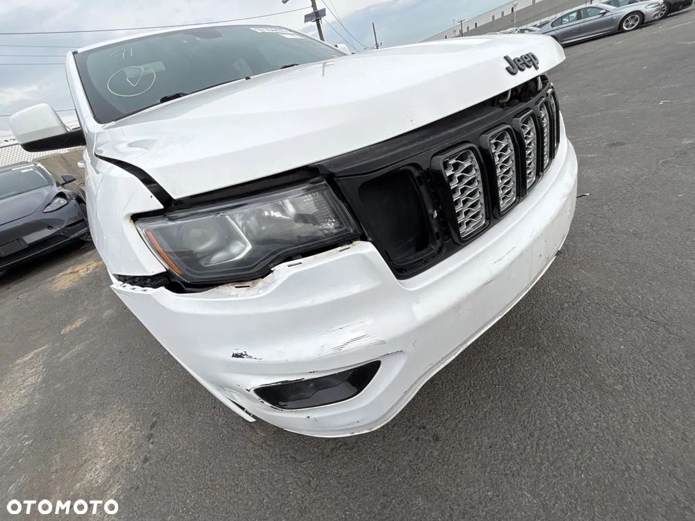 Jeep Grand Cherokee - 21