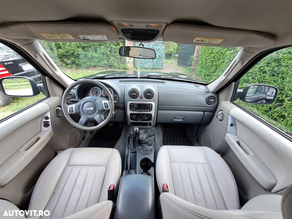 Jeep Cherokee - 8