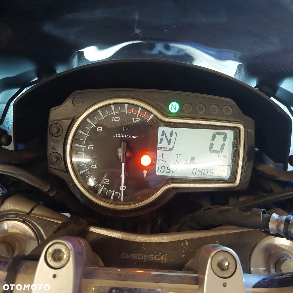 Suzuki GSR - 6