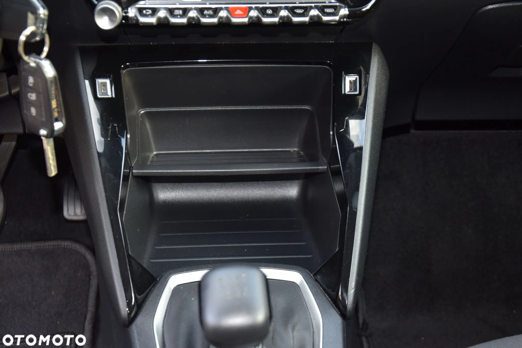 Peugeot 208 - 23