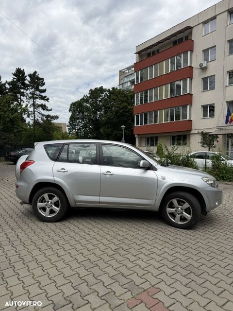 Toyota RAV4 2.2 D-4D Luxury - 7