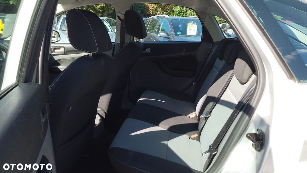 Ford Focus 1.6 Ambiente - 21